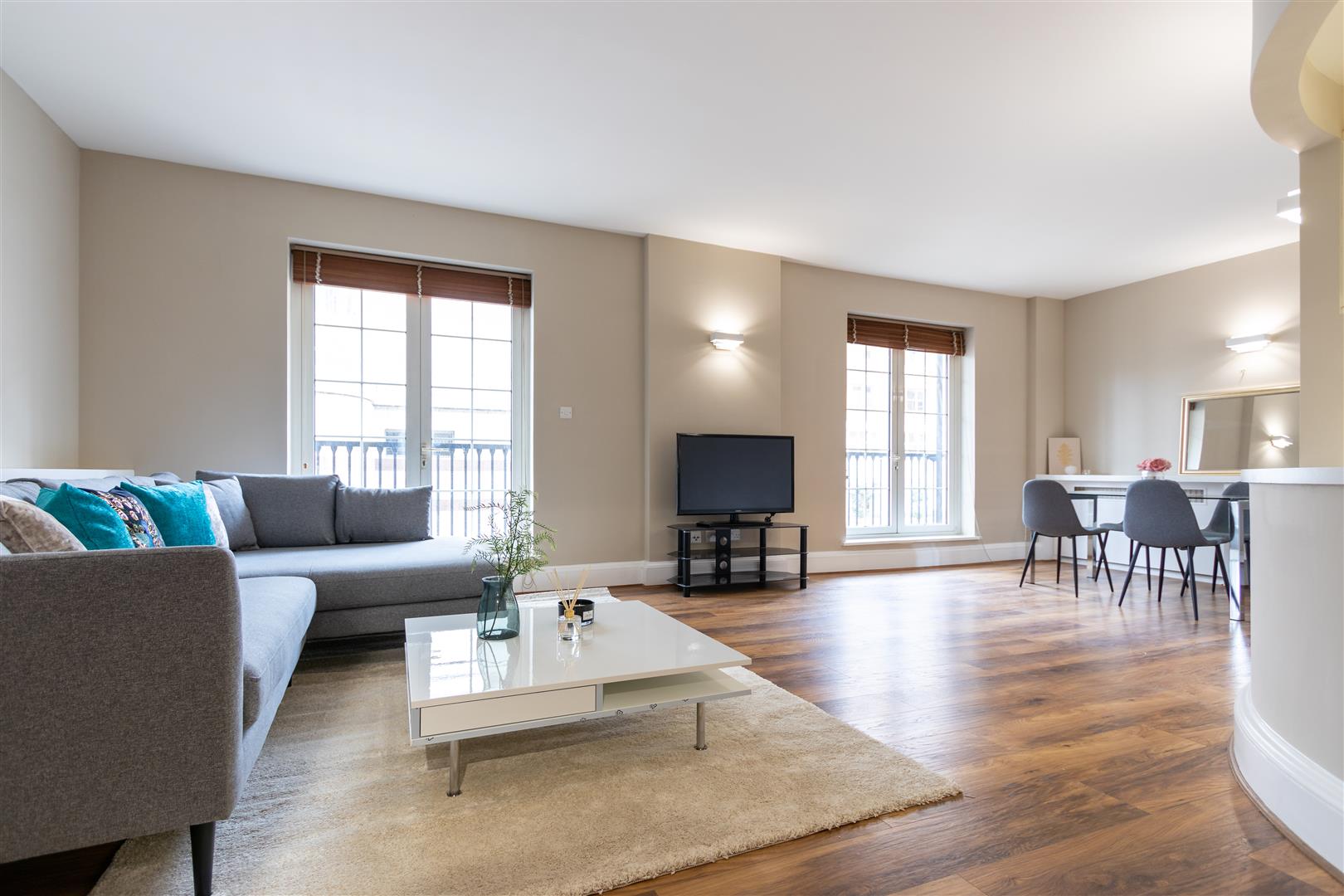 2 bed property in Carlyle Court, London